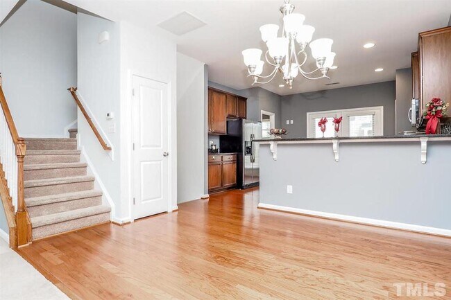 Building Photo - 868 Queen City Cres