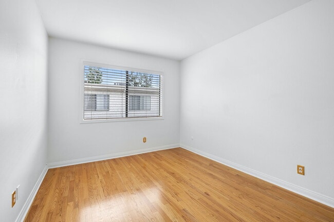 Building Photo - 2450 E Del Mar Blvd