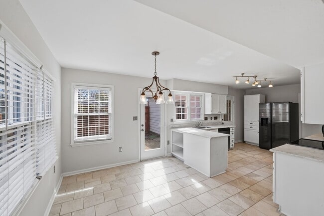 Building Photo - Don’t Miss This Beautiful 3BR Stone Orchard Home with Warm Wood Floors & Fireplace!