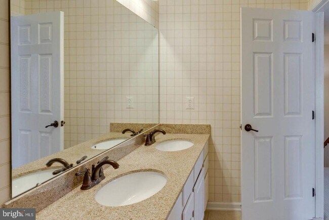 Building Photo - 12760 Manor Hall Ct