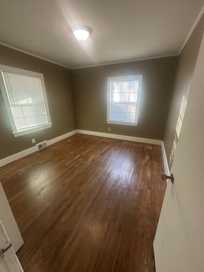 Building Photo - 705 Parrott Ave