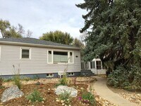 Building Photo - Sunny + Bright Near Sunset Park in Old Town Longmont!