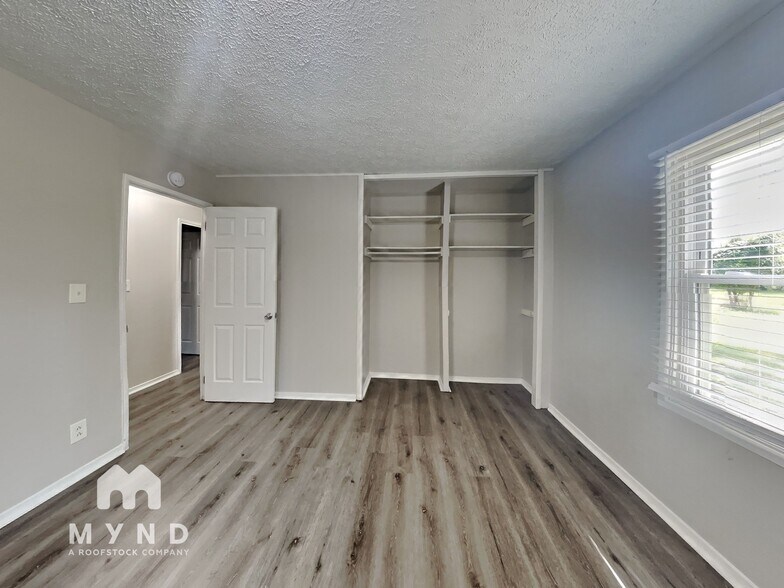 Building Photo - 6649 Meadowlark Dr