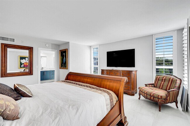 Building Photo - 3051 N Course Dr