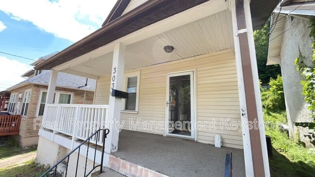 Building Photo - 303 Lexington Ct