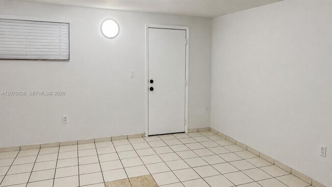 Building Photo - 777 SW 9th Ave