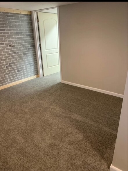 Building Photo - 2004 Oak Ave