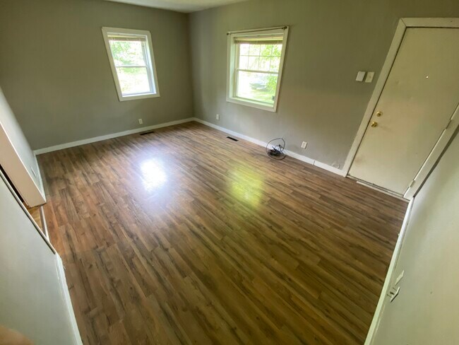 Building Photo - 1539 N Hickory Rd