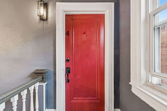 Building Photo - 2738 Riverside Ave