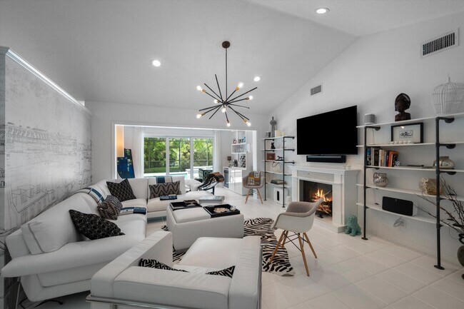 Building Photo - 2252 Las Casitas Dr