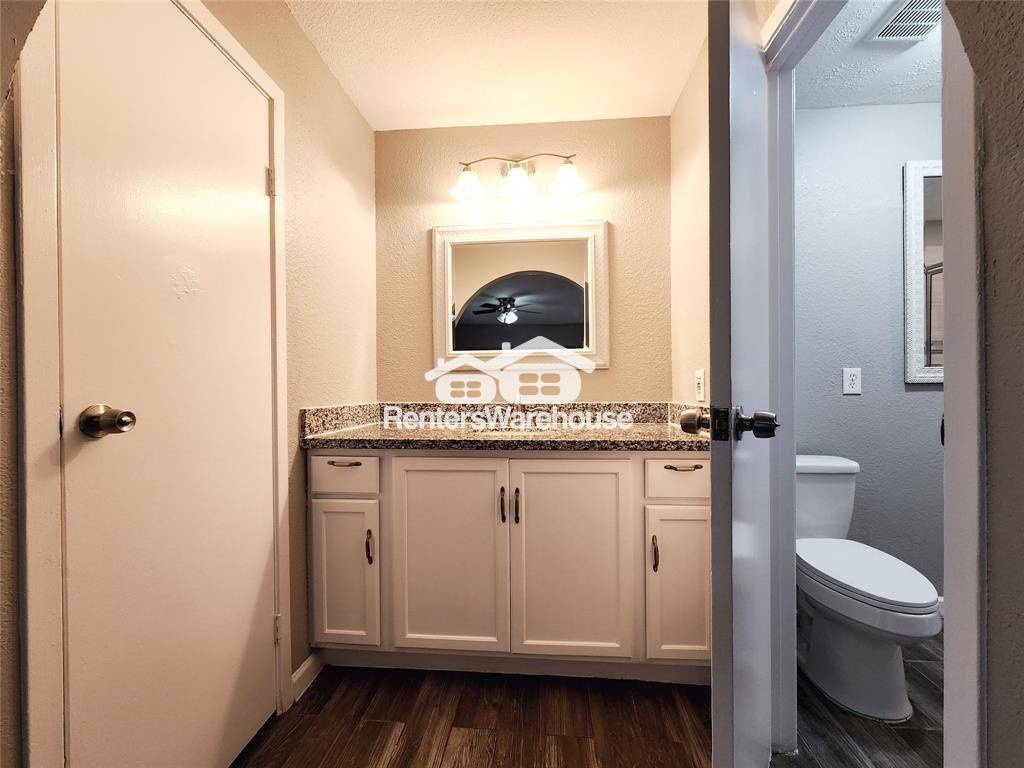 Building Photo - 2110 Hilton Head Dr