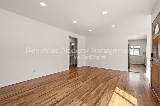 Building Photo - 314 W Linden St