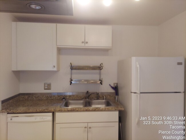Building Photo - For Rent - Tacoma darling 1 bedroom 1 bath...