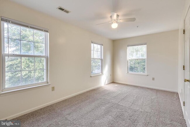 Building Photo - 2018 Cooper Point Ct