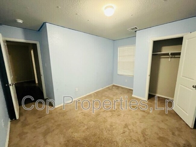 Building Photo - 4235 Mesa Cove