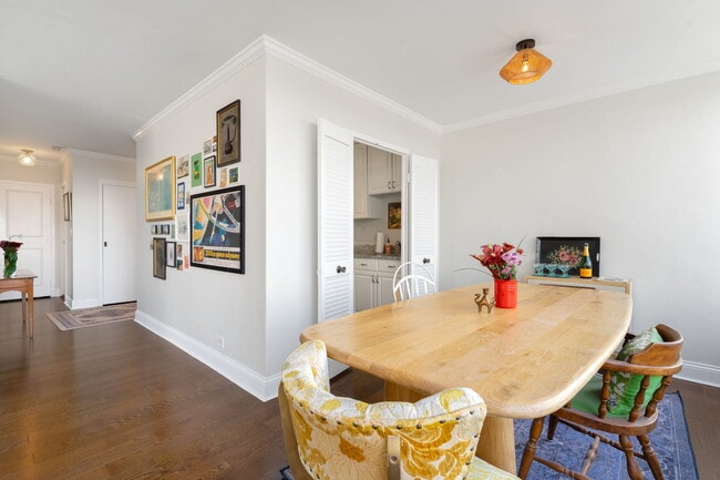 Building Photo - 3900 N Lake Shore Dr