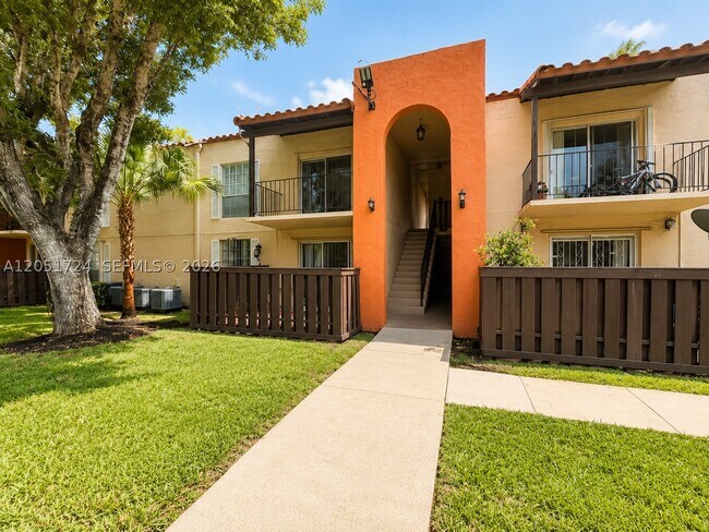 Building Photo - 10738 N Kendall Dr