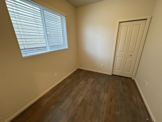 Building Photo - Beautiful Home in the Sunrise Ridge Develo...