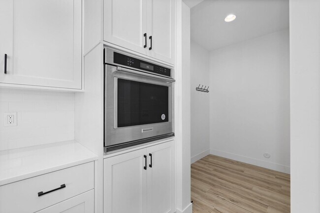 Building Photo - Modern Luxury in Meridian’s Oaks North – 4...