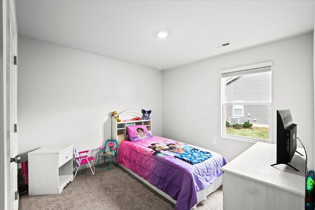 Building Photo - For Rent: Modern 4-Bedroom Home with Priva...