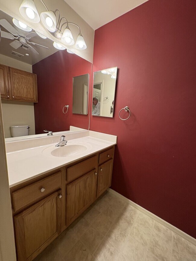 Building Photo - East side beauty 4 bedrooms