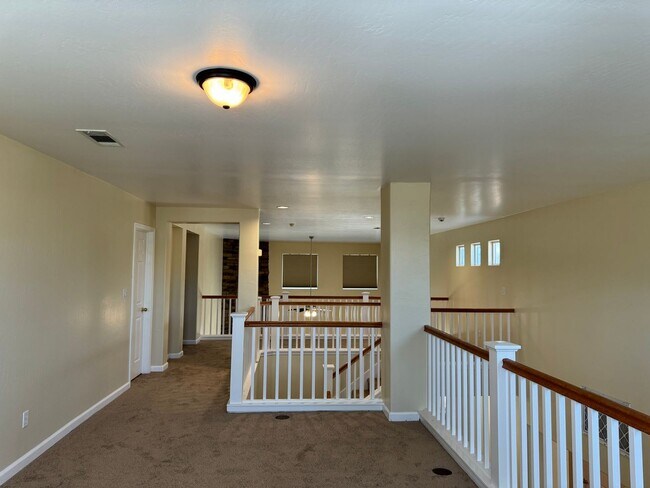 Building Photo - Four bedroom home in the Southwest!