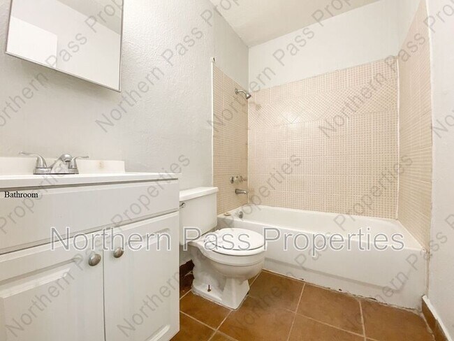 Building Photo - 4700 Maxwell Ave