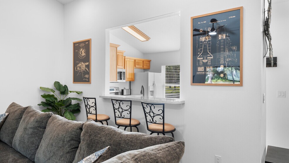 Kitchen Pass Through - 612 Oakwood Pl