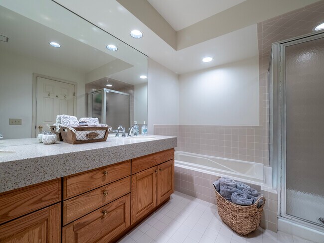 Building Photo - 12 Boulevard Dr