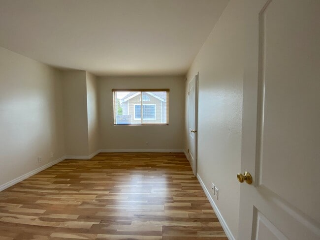 Building Photo - Bright and Spacious 2 Bed/1.5 Bath South O...