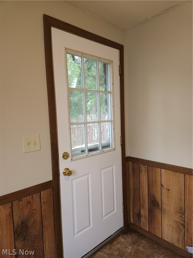 Building Photo - 578 Plum Ave