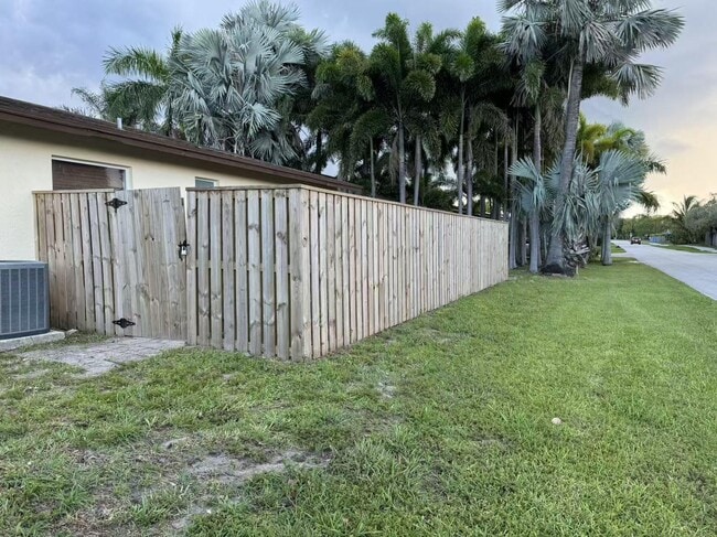 Building Photo - 8667 Uranus Terrace