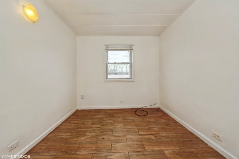 Building Photo - 8637 S Ingleside Ave