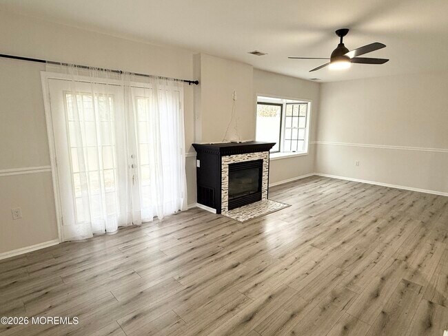 Building Photo - 41 Weller Pl