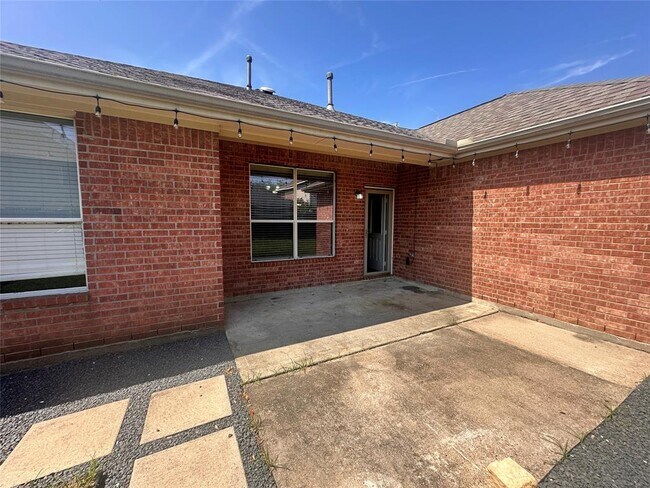 Building Photo - 8802 Hostler Dr