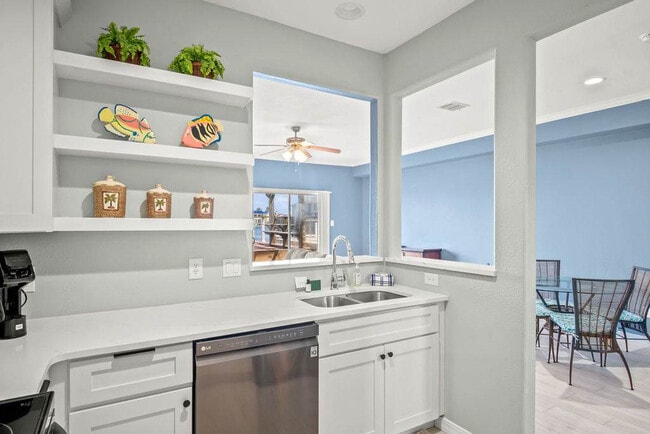 Building Photo - 15406 Gun Cay Ct