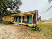 Building Photo - Fully Updated 2-Bedroom 1-Bathroom House i...