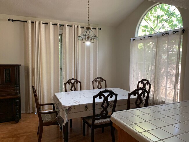 Building Photo - Perfect Location! Steps to schools, Upper ...
