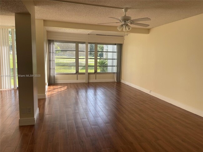 Building Photo - 9401 Evergreen Pl