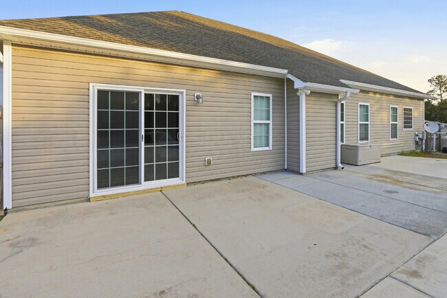 Building Photo - 124 Regatta Way