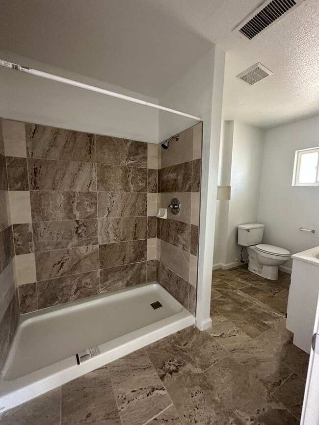 Building Photo - Nicely remodeled home