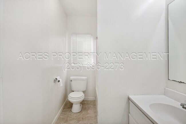 Building Photo - 2034 E 34th St