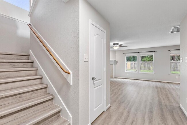 Building Photo - 2721 Sandberry Dr