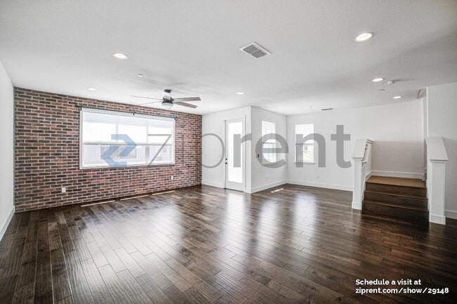 Building Photo - Unit