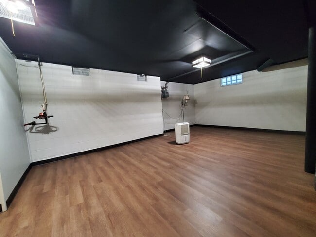 Building Photo - Wonderfully updated 3BR, 2BA home!