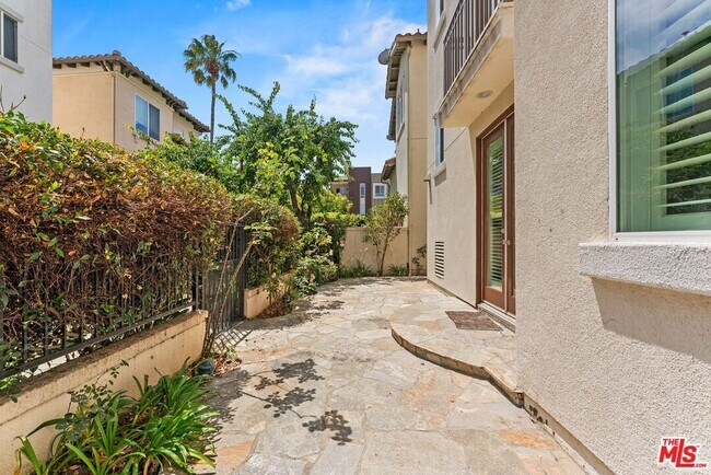 Building Photo - 5738 S Celedon Creek