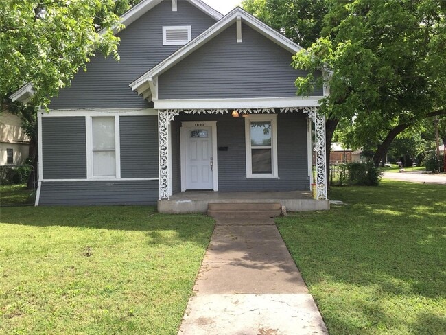 Primary Photo - Charming 3 Bedroom, 2 Bath House in Cleburne
