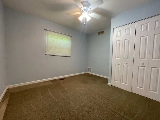 Building Photo - 3BD Home In Highland, IN