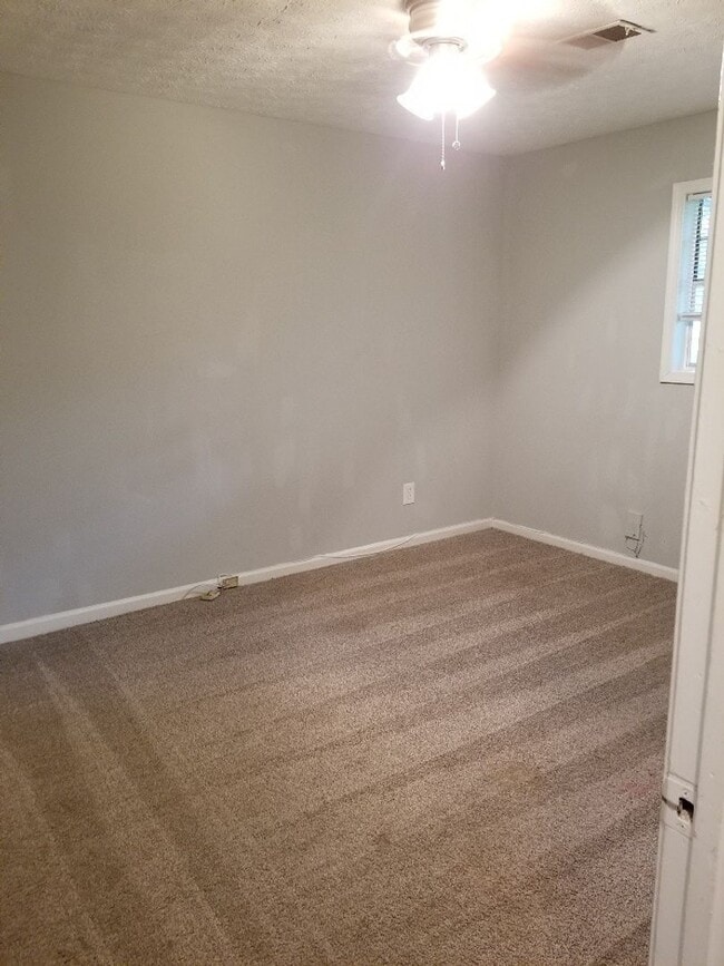 Building Photo - 5889 Lone Oak Dr SW