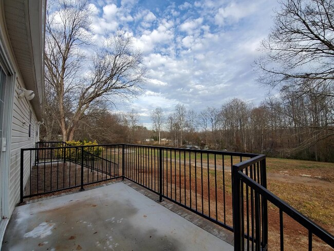 Building Photo - 109 Ellington Wy